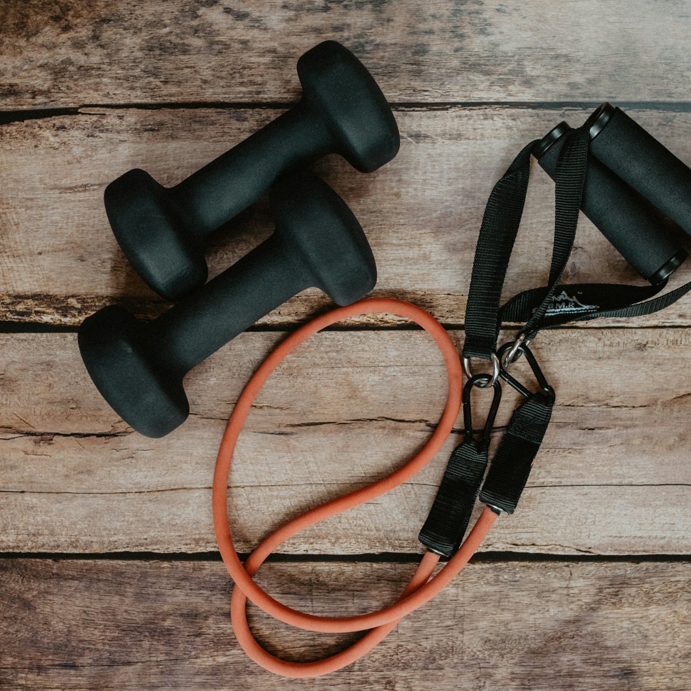 Dumbbells and a mat in a home gym